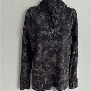 Lululemon Warm Stabilizer 1/2 Zip Hoodie
Incognito Camo HTR Black. SIZE 6